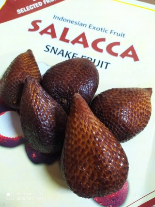Świeży Salak " wężowy owoc " uwielbiany przez dzieci 1kg- Indonezja